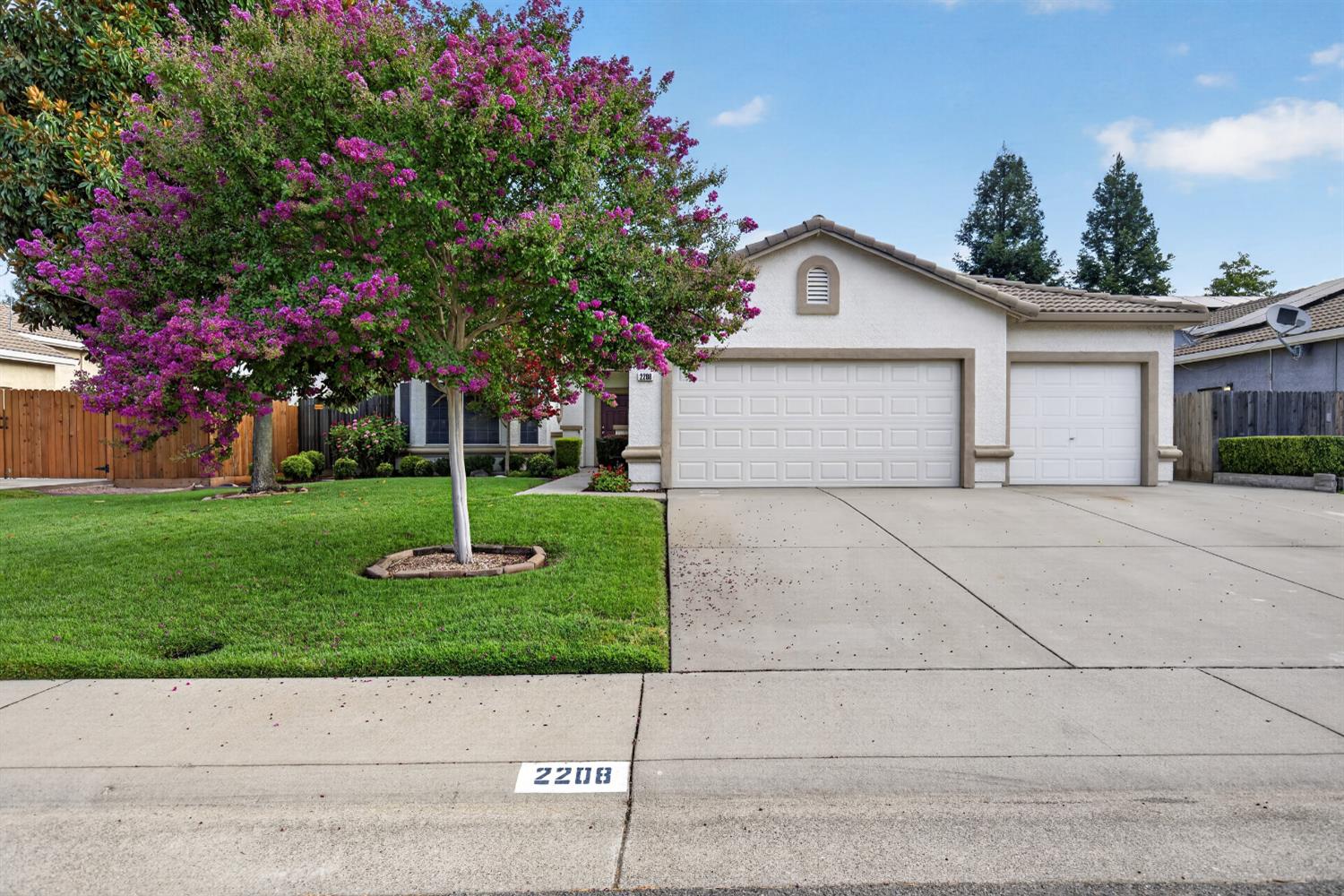 2208 1st St, Lincoln, CA 95648-2812