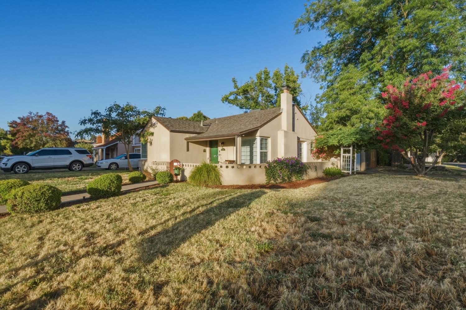 3324 56th St, Sacramento, CA 95820-2358