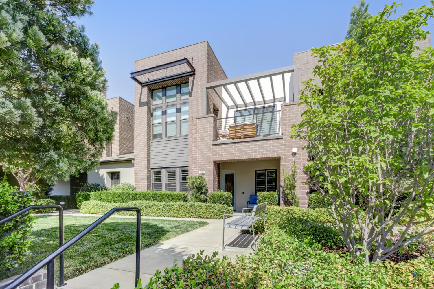 3333 Mckinley Village Way, Sacramento, CA 95816-6564