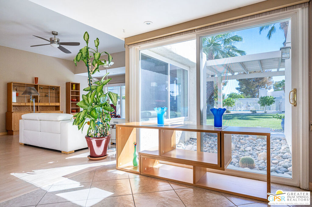5980 Paradise Plaza