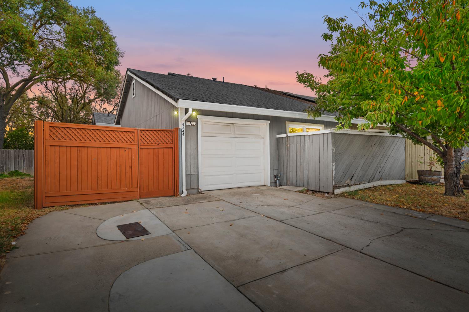9344 Aizenberg Cir, Elk Grove, CA 95624-1656