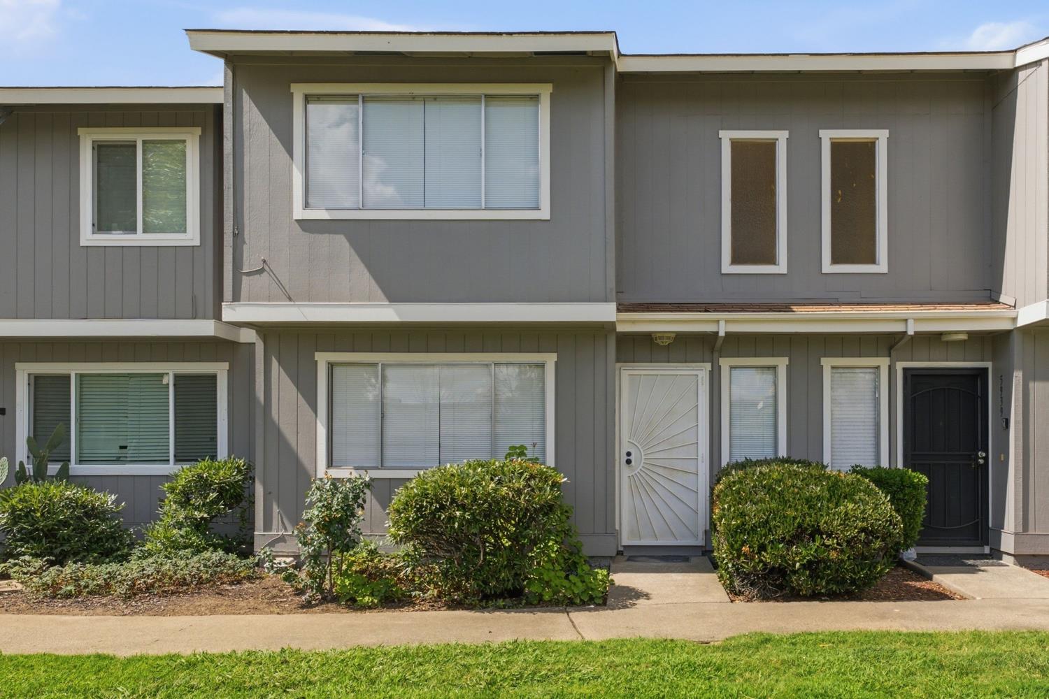 5941 Bamford Dr, Sacramento, CA 95823-4632