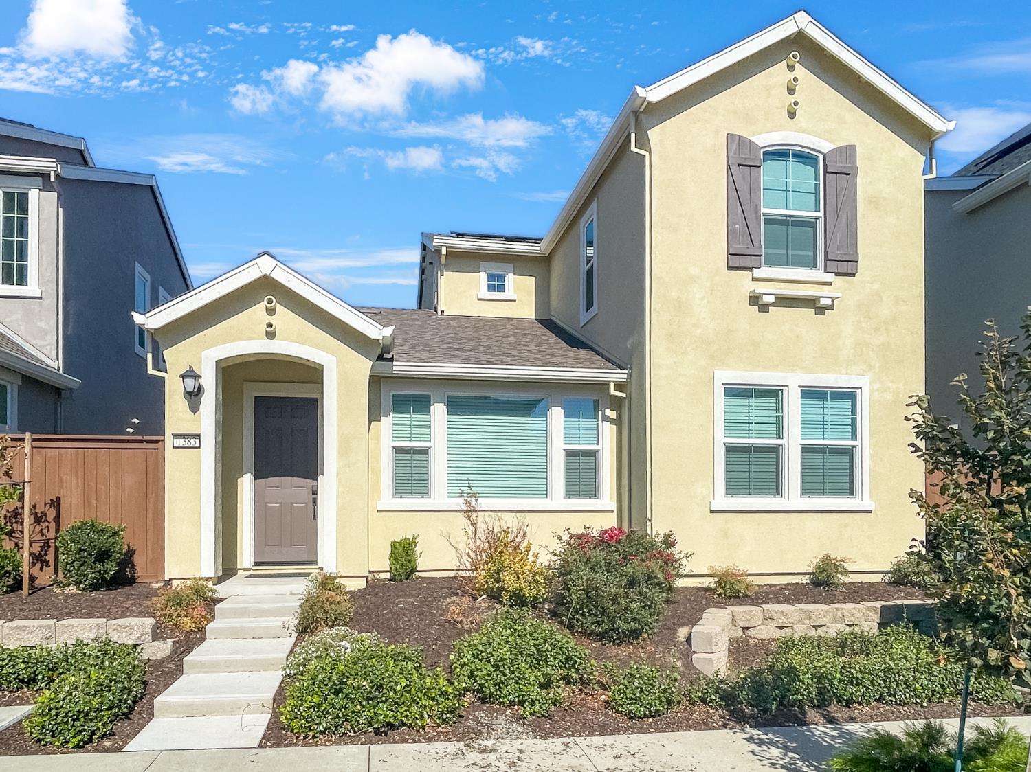 1383 Hadley Dr, Woodland, CA 95776-6389