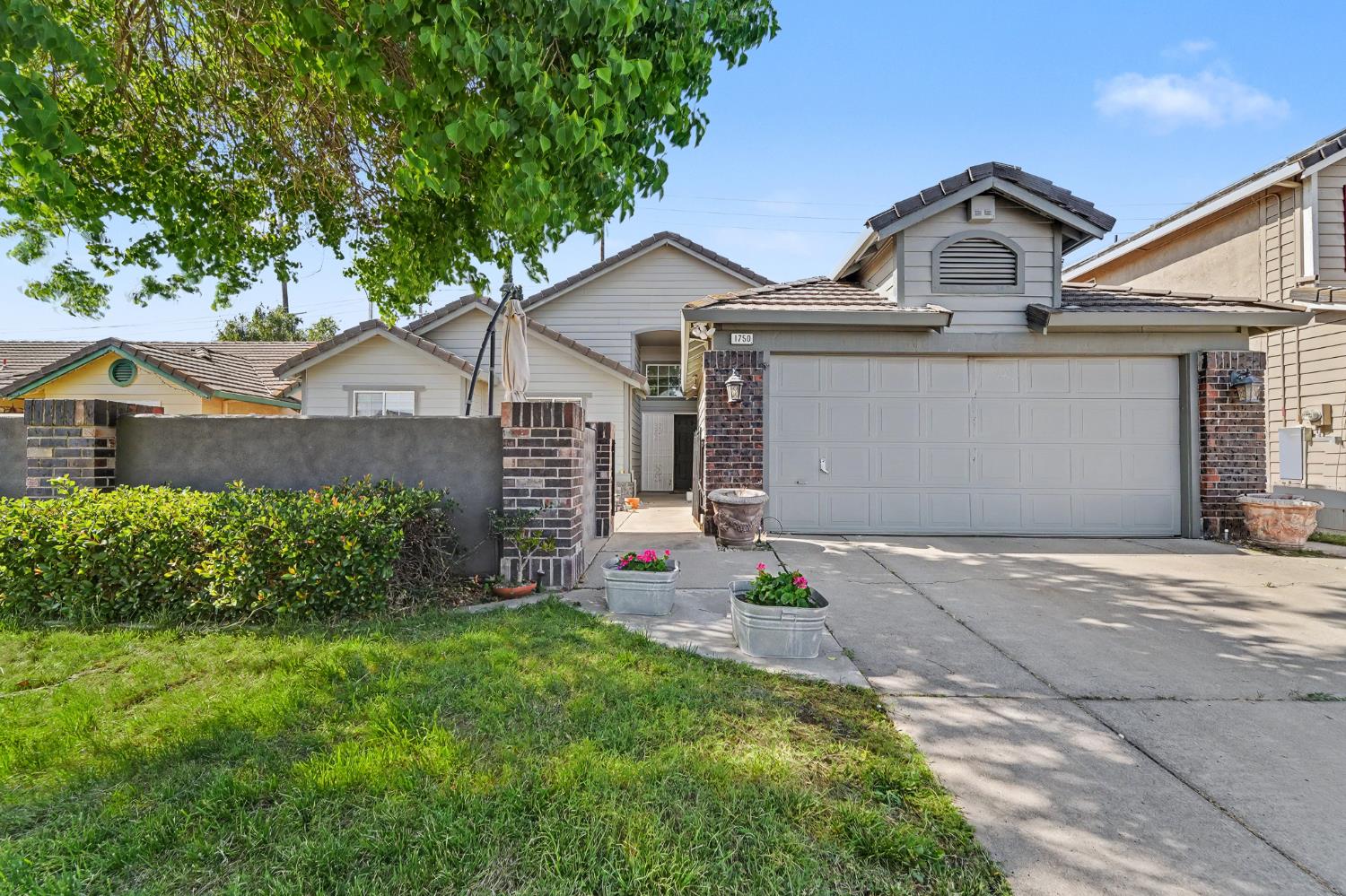 1750 E G St, Oakdale, CA 95361-9665