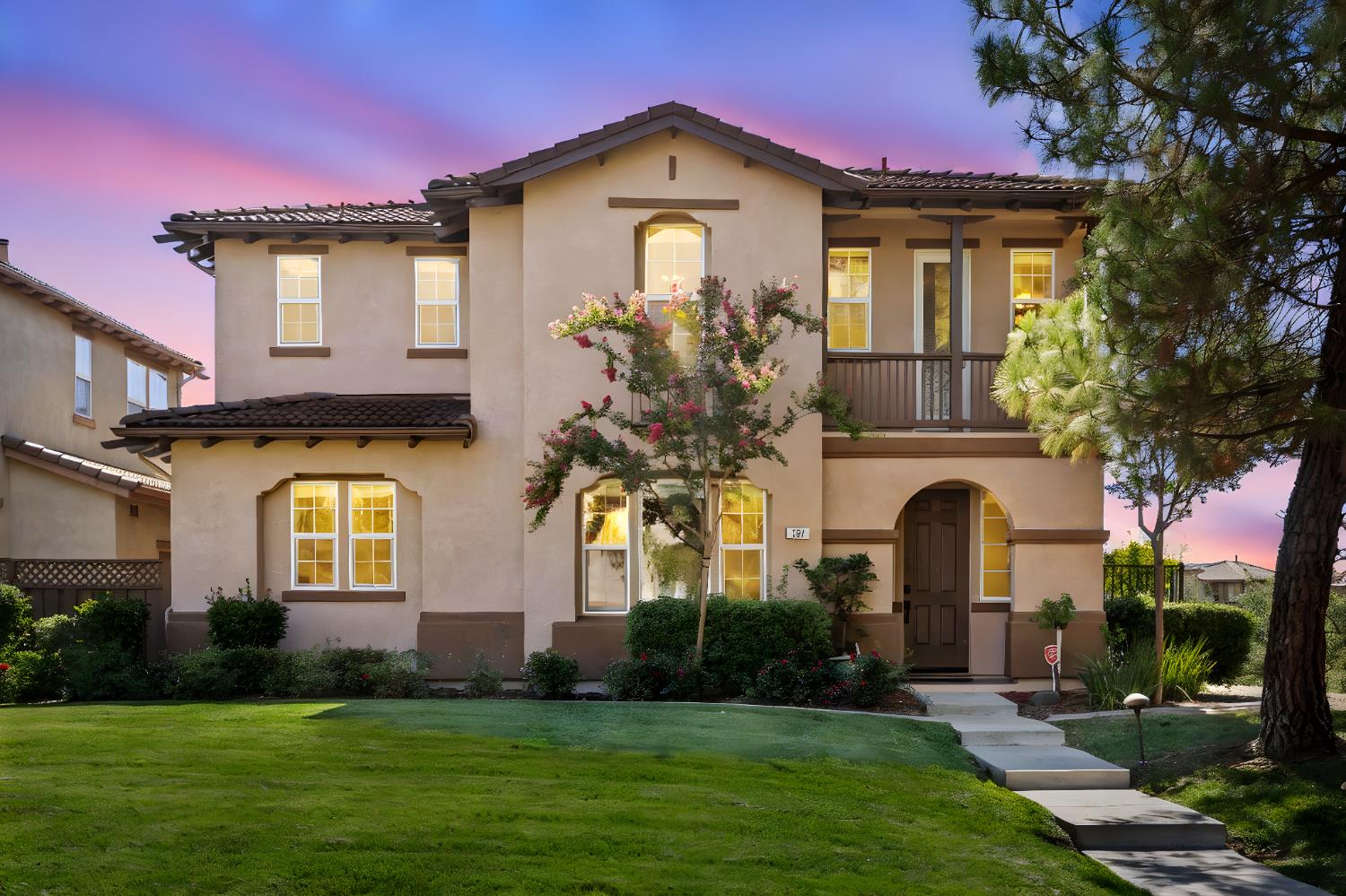 197 Barnhill Dr, Folsom, CA 95630-8737