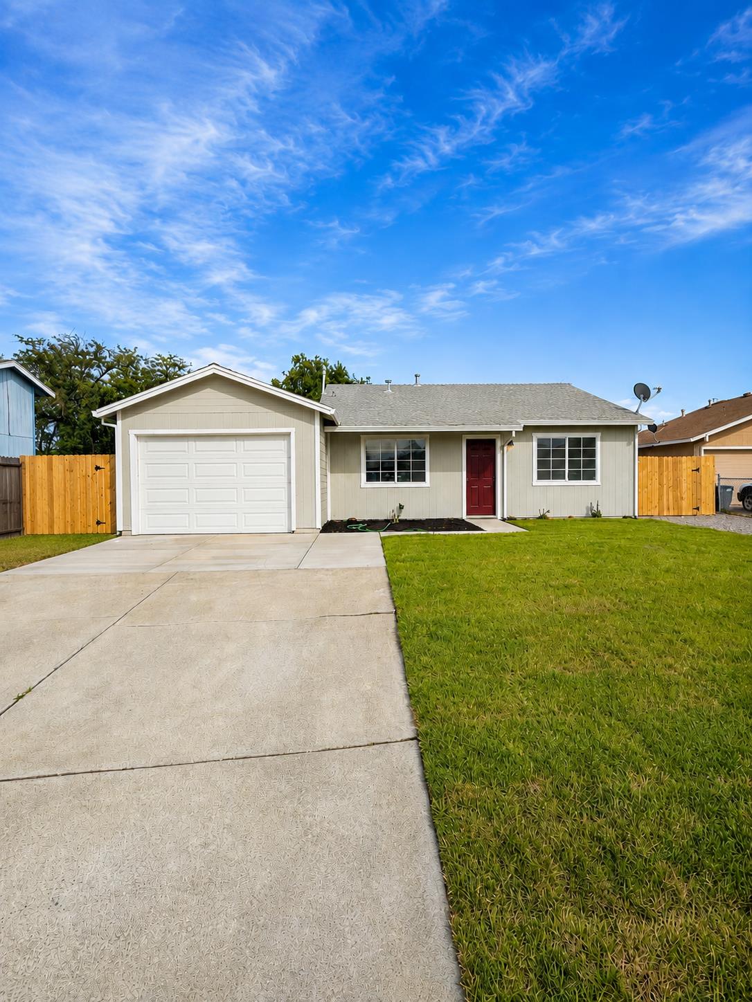 4372 Evelyn Dr, Olivehurst, CA 95961-7562