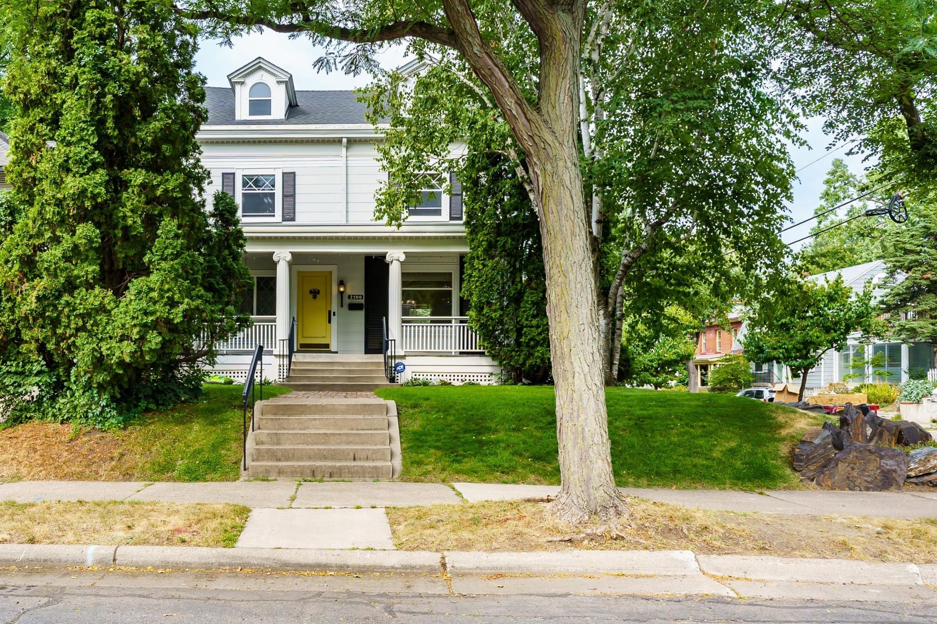 2500 Humboldt Avenue S, Minneapolis, MN 55405