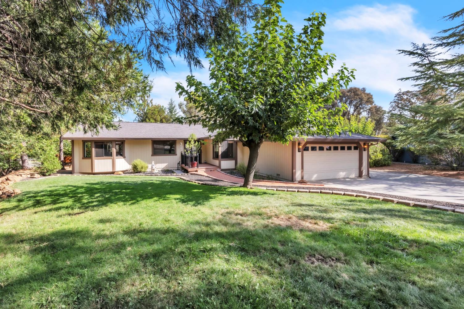 22510 Sunset Ridge Dr, Auburn, CA 95602-8390