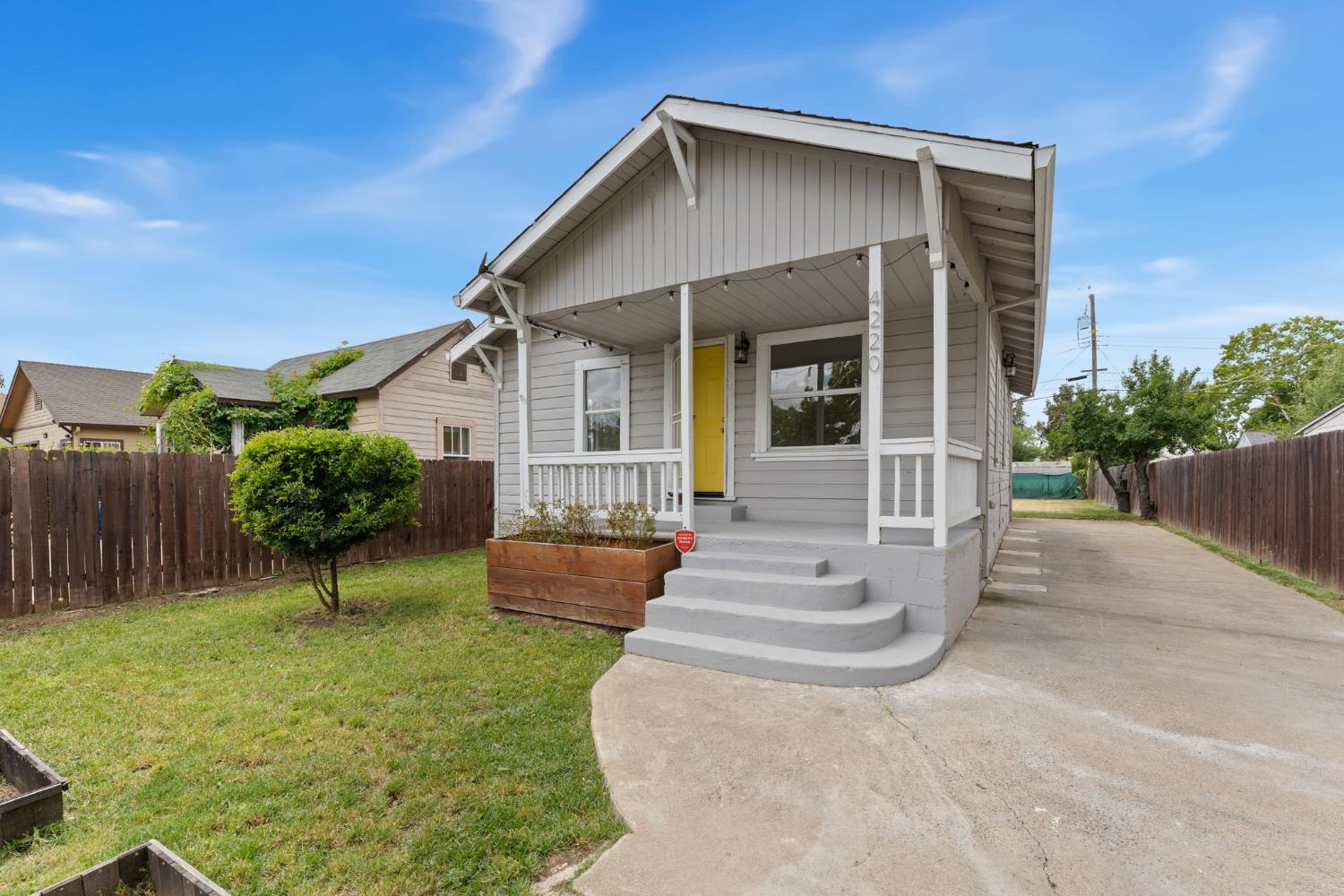 4220 33rd St, Sacramento, CA 95820-2616