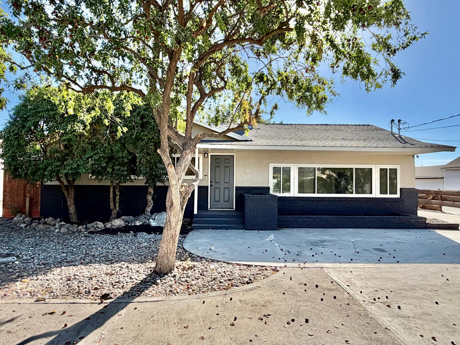 1322 N Central Ave, Modesto, CA 95351-4811