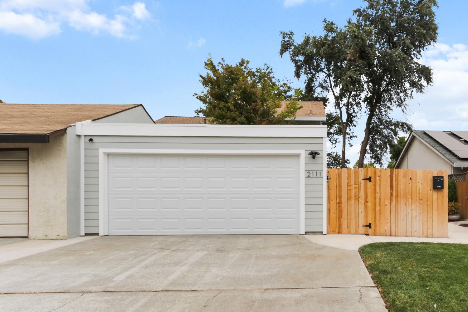 2111 E 8th St, Davis, CA 95618-2507