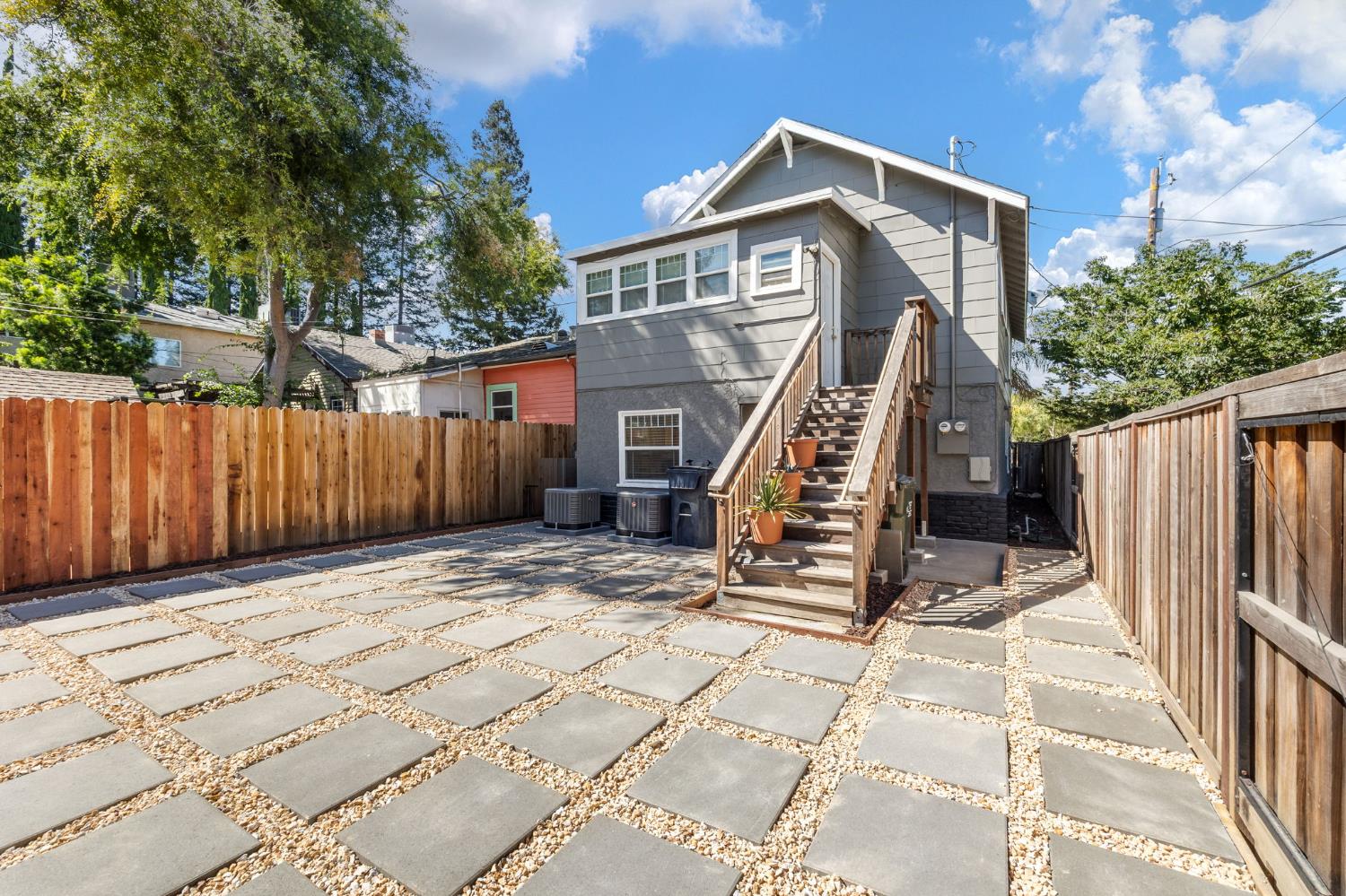 3260 V St, Sacramento, CA 95817-1221