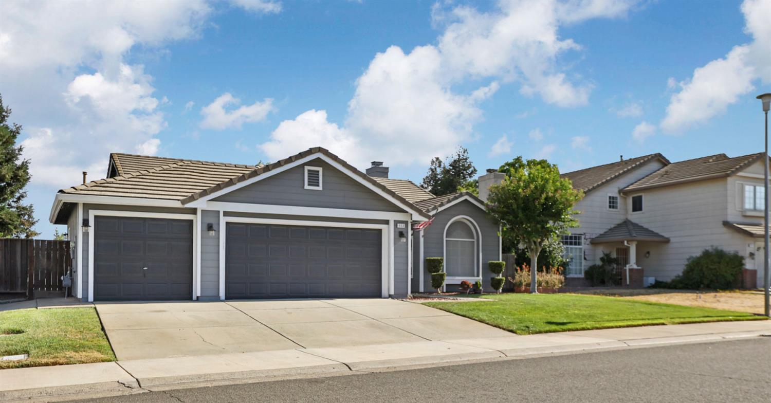 953 Lake Canyon Ave, Galt, CA 95632-3517