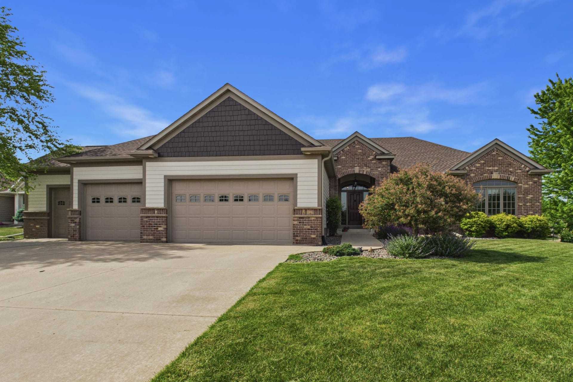 1545 Century Knoll Lane NE, Rochester, MN 55906