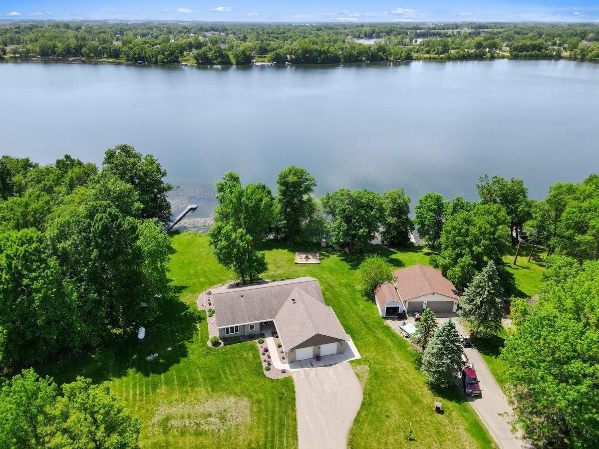 1642 Scenic Hideaway Lane NE, Elysian, MN 56028