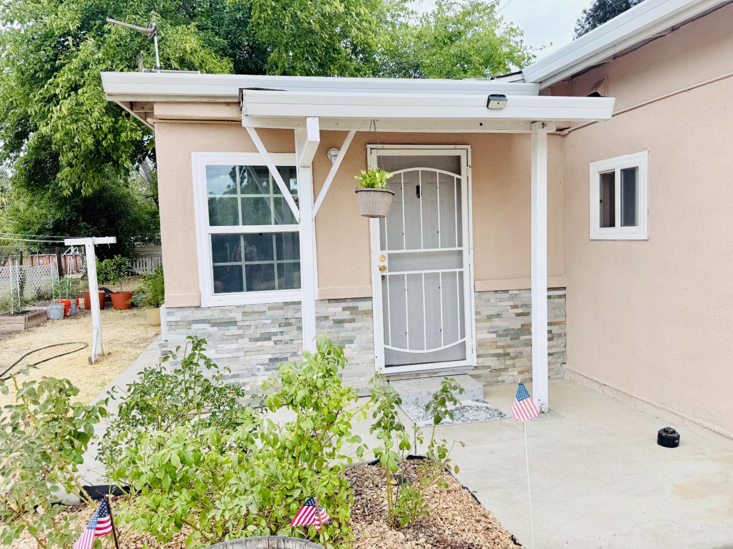 4834 Pacific Ave, Olivehurst, CA 95961-4428