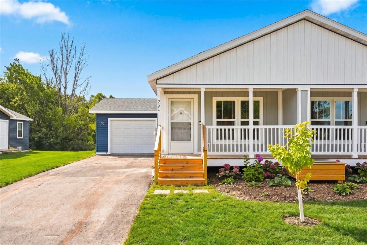 251 Panther Drive, Ellsworth, WI 54011