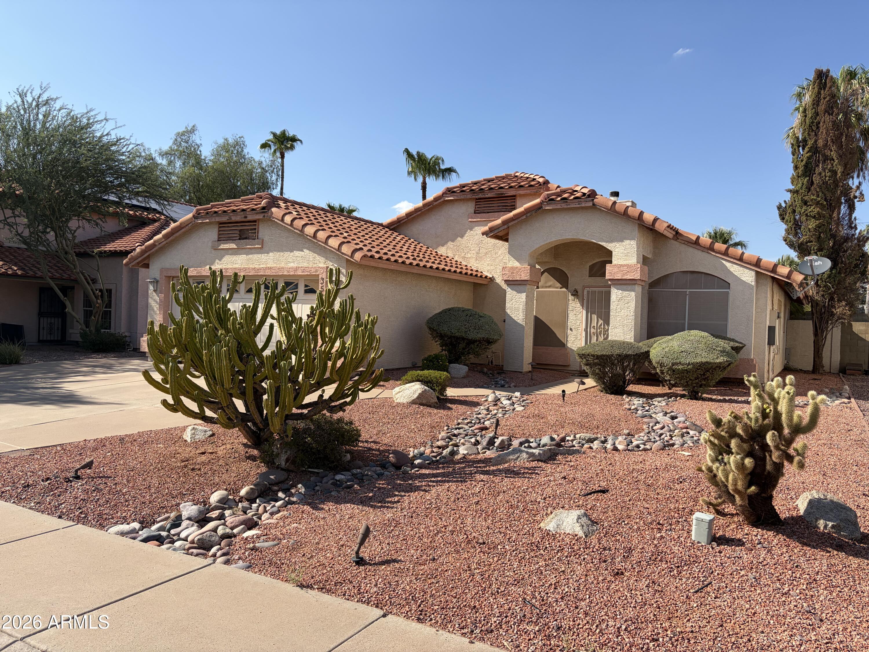 3520 E WICKIEUP Lane *SHARP, Phoenix, AZ 85050
