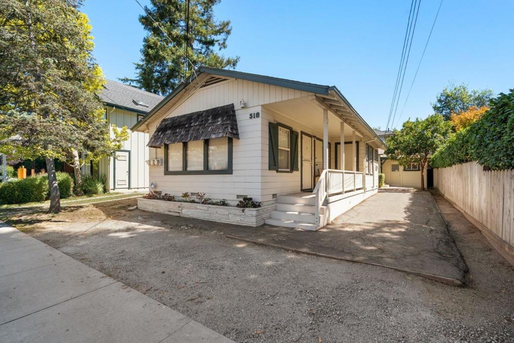516 Capitola Avenue