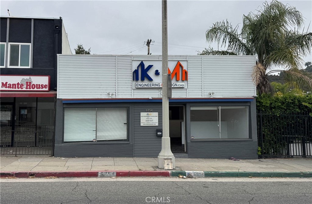 6858 Foothill
