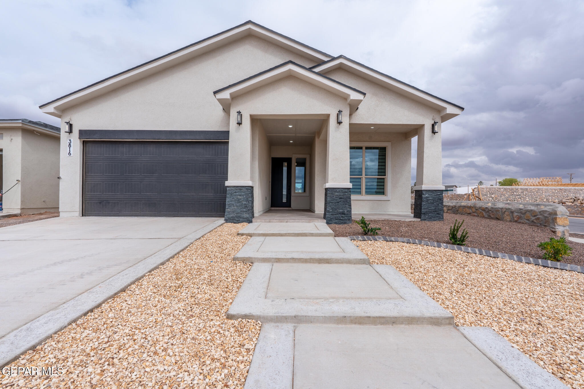 548 Paseo De La Reina Street, El Paso, TX 79928