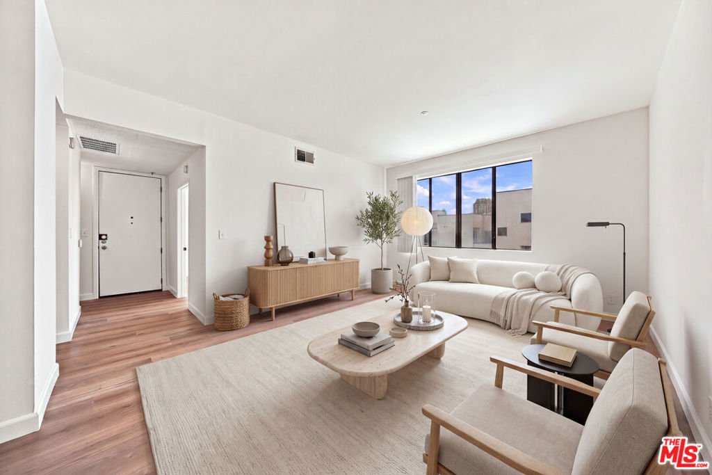 533 S St Andrews Place 404