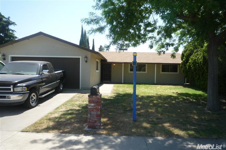 2736 Magnolia St, Ceres, CA 95307-3419