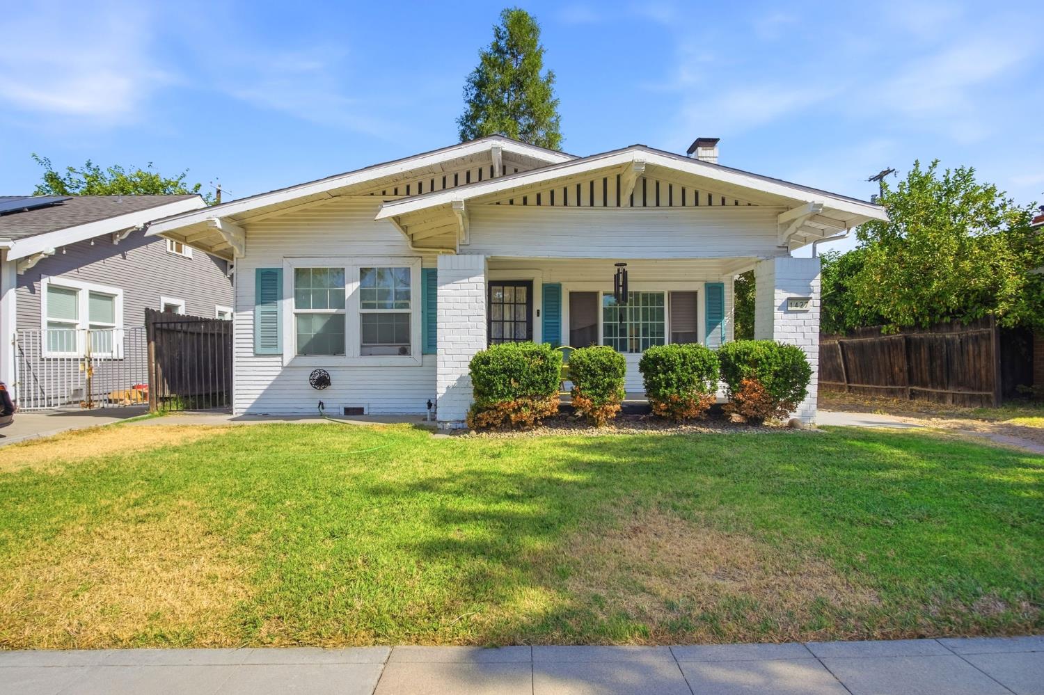 1860 W Willow St, Stockton, CA 95203-1418