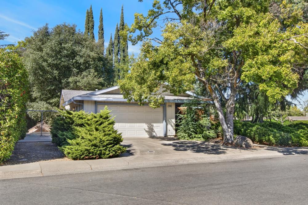 1400 Klamath River Dr, Rancho Cordova, CA 95670-2845