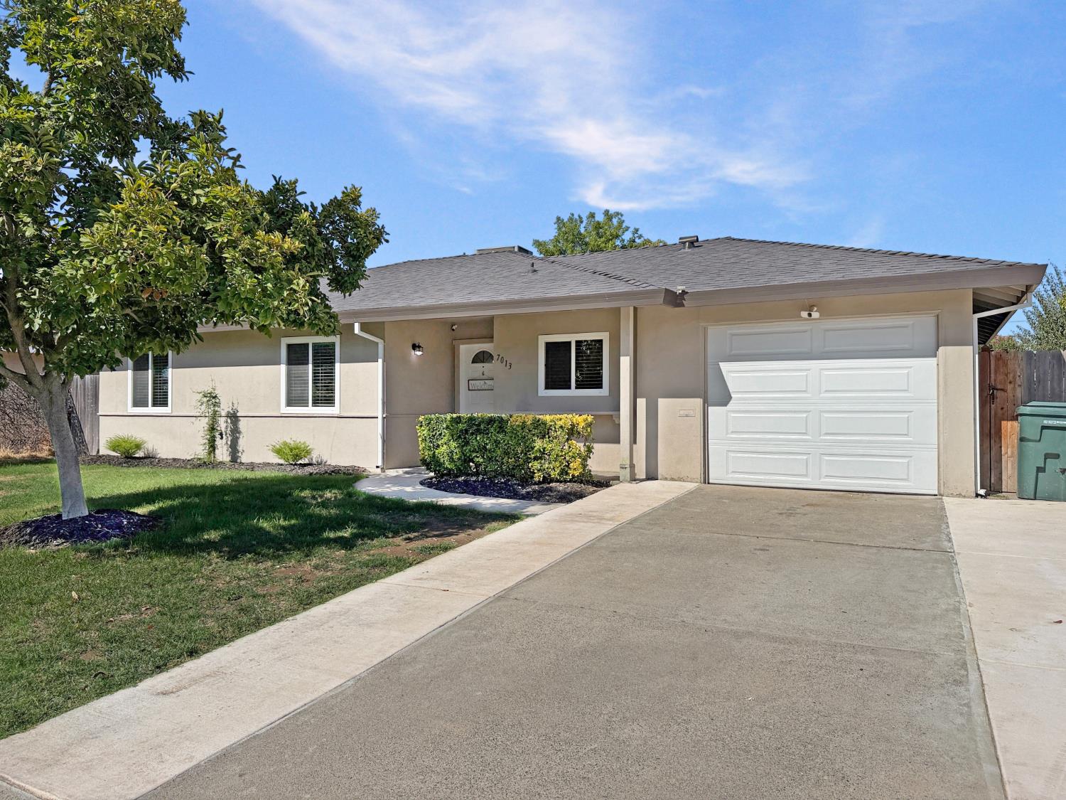 7013 Thomas Dr, North Highlands, CA 95660-3319