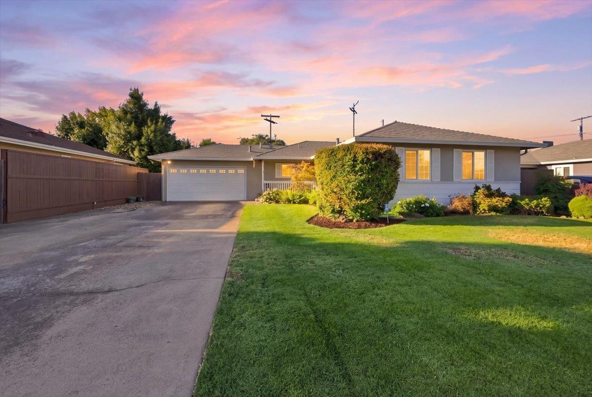533 W Tokay St, Lodi, CA 95240-3923