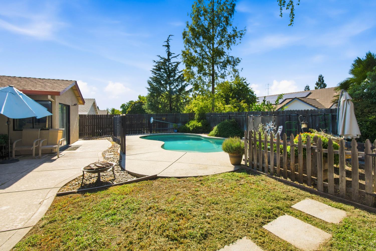 617 Grider Dr, Roseville, CA 95678-1246