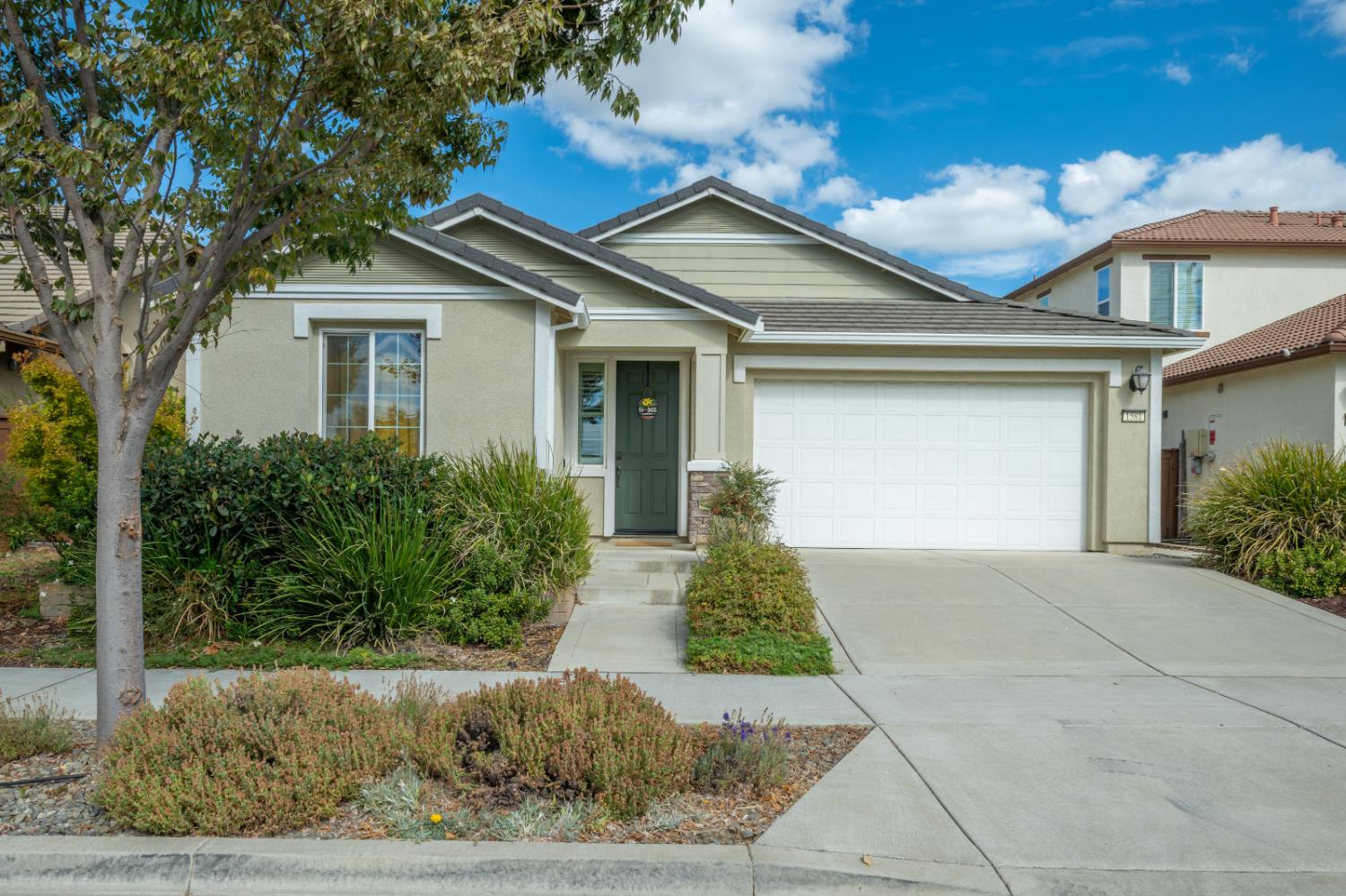1581 Osborn Dr, Woodland, CA 95776-5498
