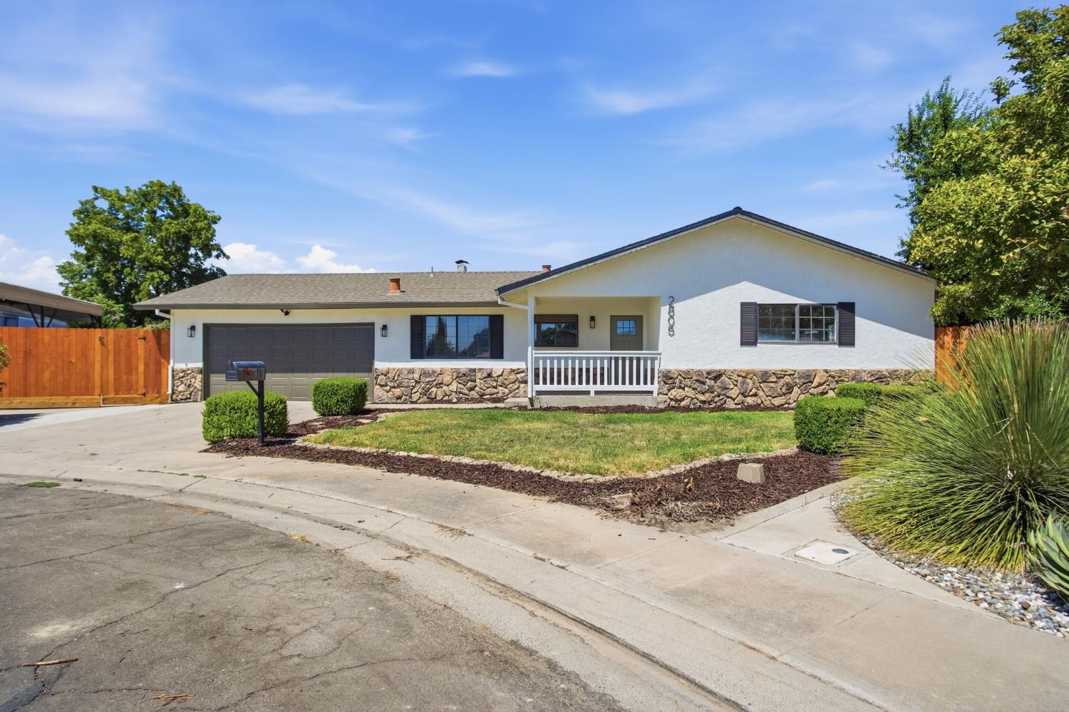 2805 Rose Ct, Ceres, CA 95307-3428