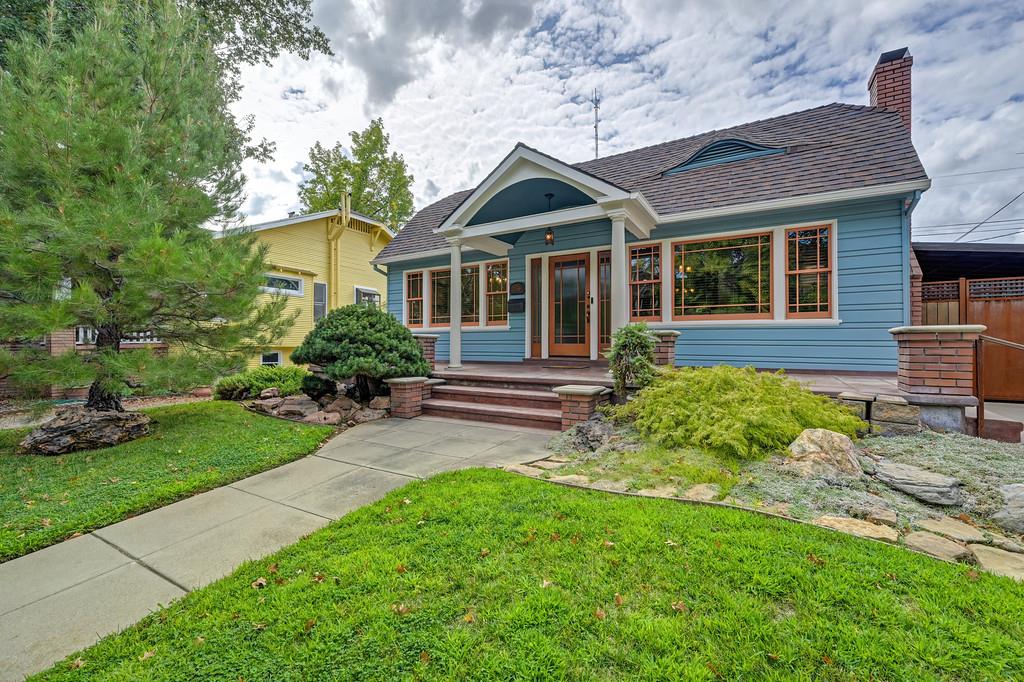 964 33rd St, Sacramento, CA 95816-4411