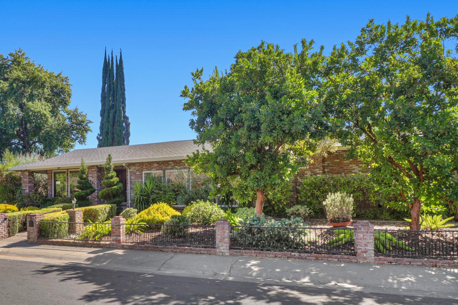 861 Wixford Way, Sacramento, CA 95864-6165