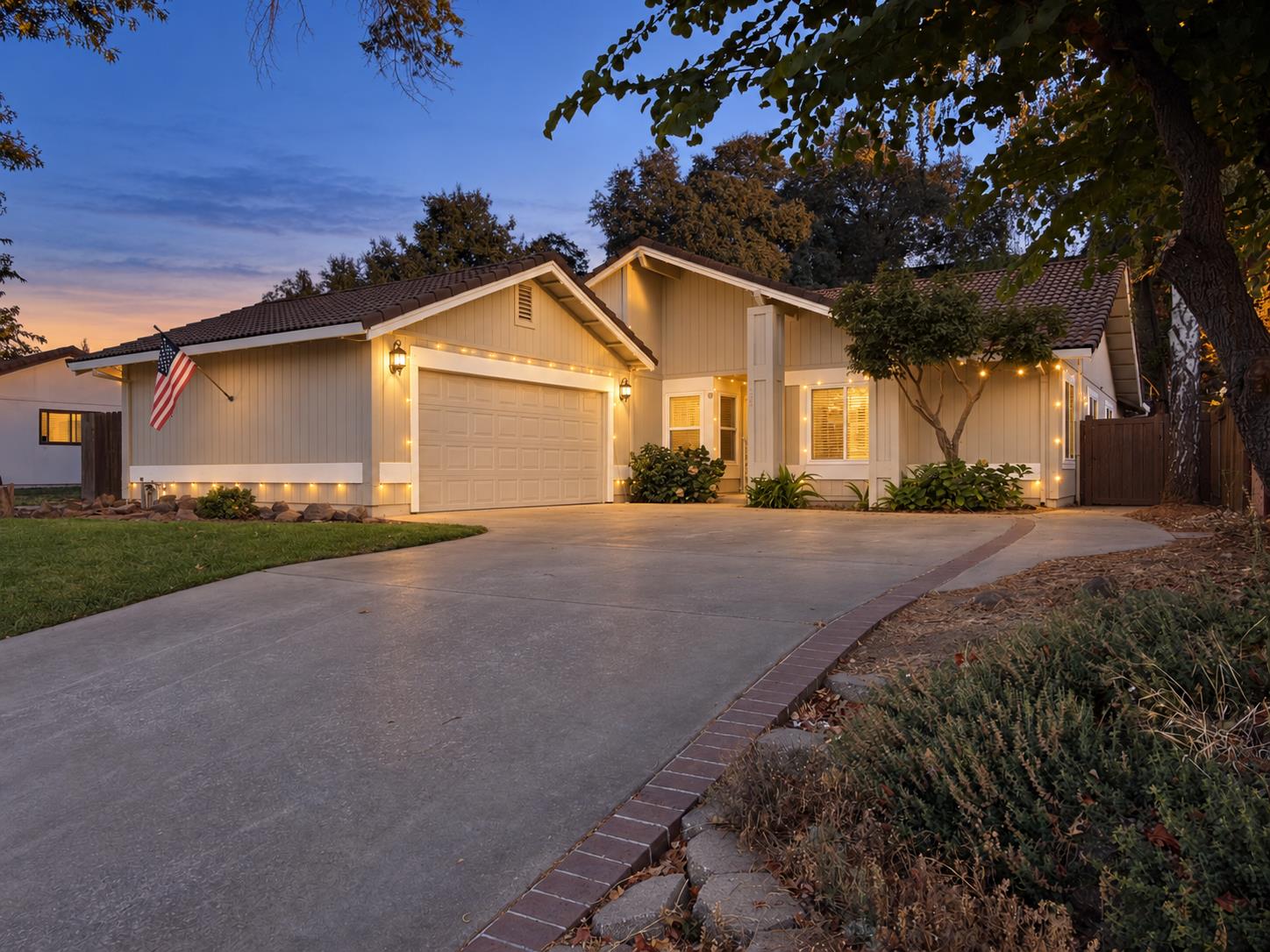 1235 River Bluff Dr, Oakdale, CA 95361-2655
