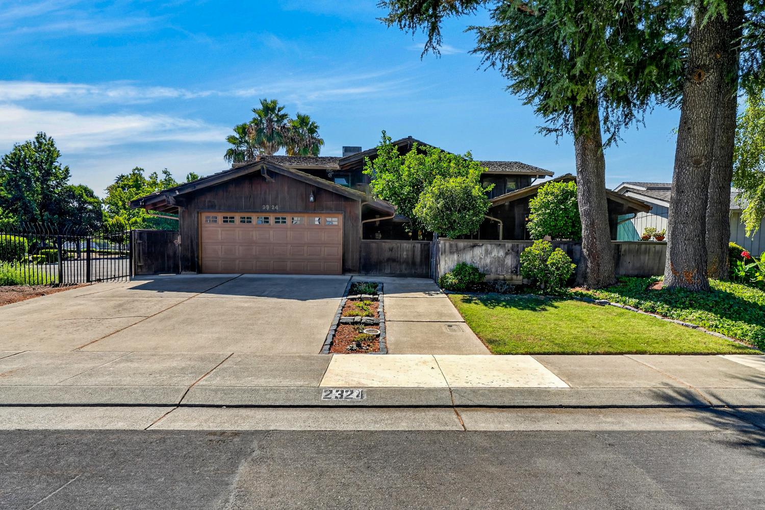 2324 Rosemarie Ln, Stockton, CA 95207-6511