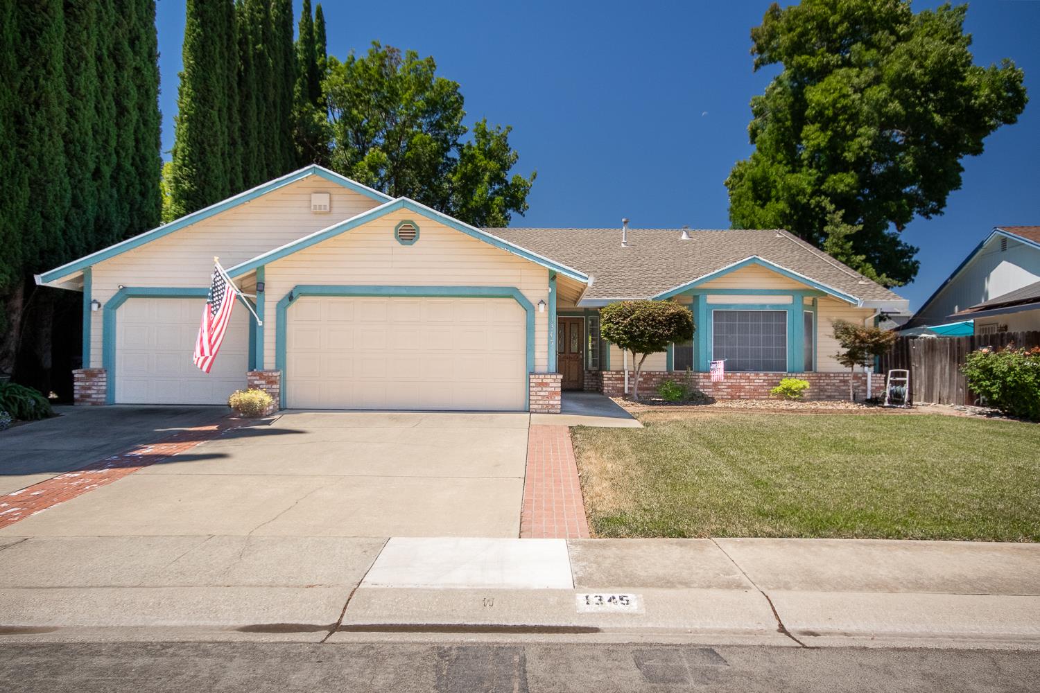 1056 Portola Valley Rd, Yuba City, CA 95993-7676