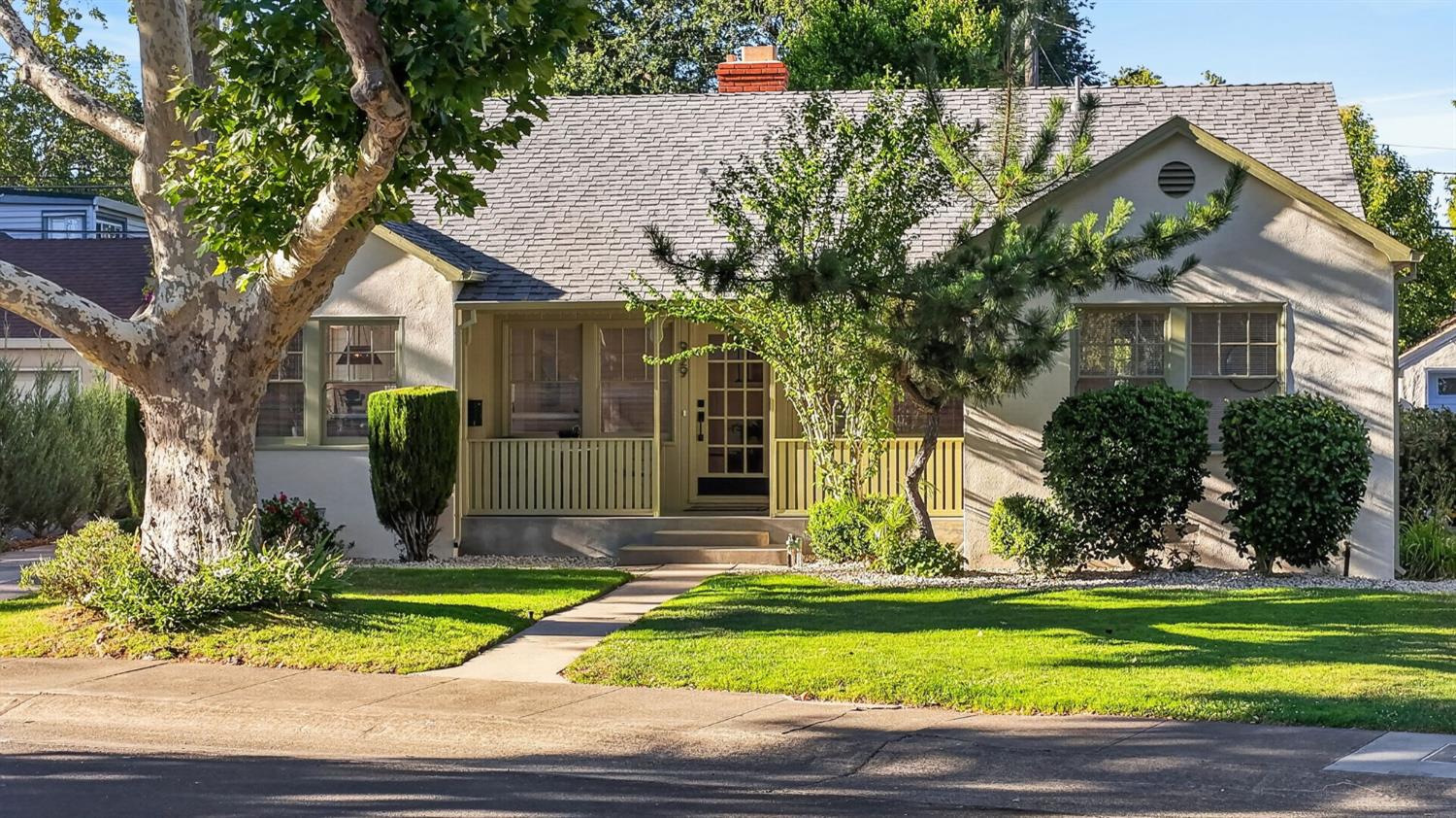 929 Swanston Dr, Sacramento, CA 95818