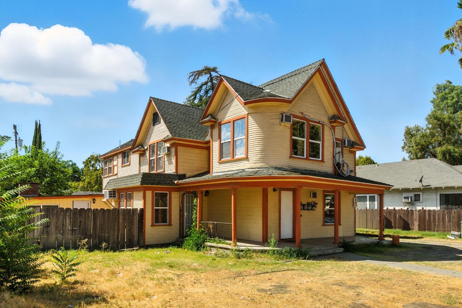312 W Main St, Turlock, CA 95380-4839