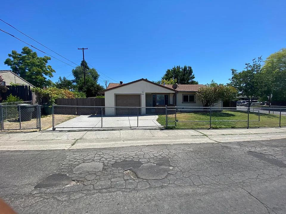 6010 Gay Way, North Highlands, CA 95660-4563