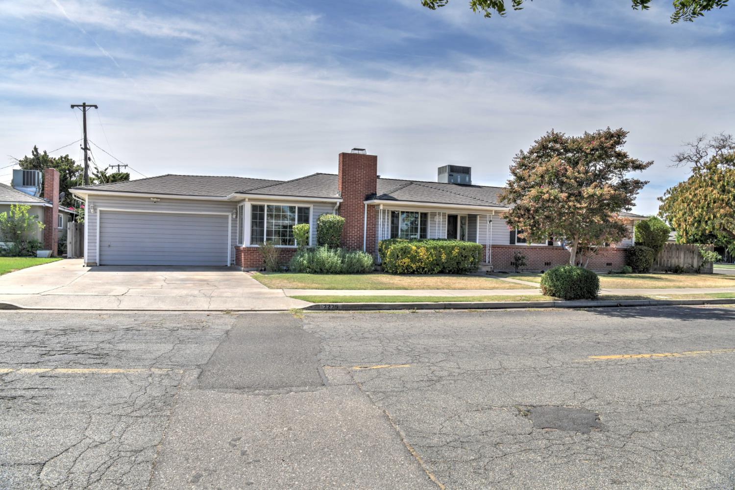 2275 5th St, Atwater, CA 95301-3305