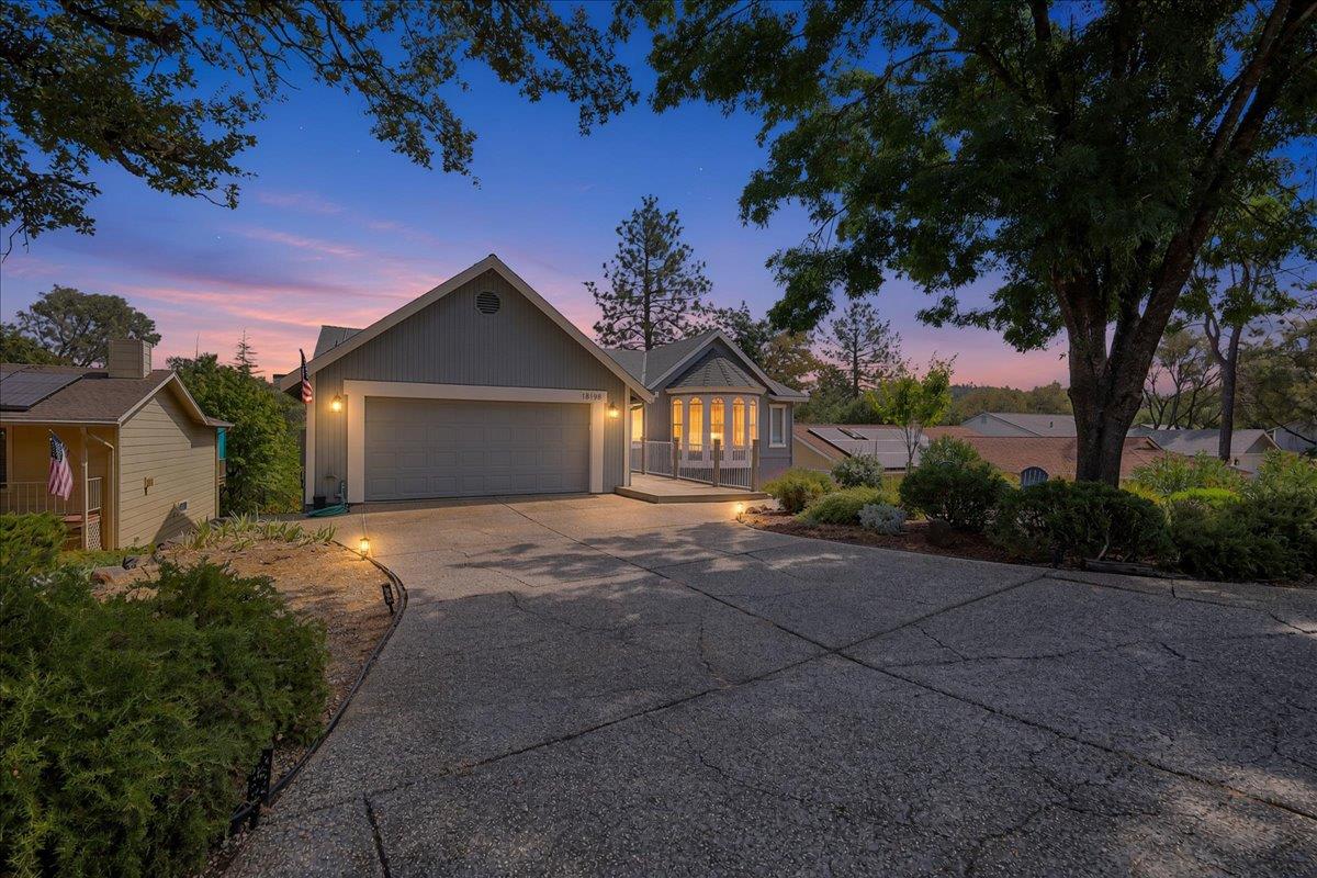 18891 Hummingbird Dr, Penn Valley, CA 95946-9694