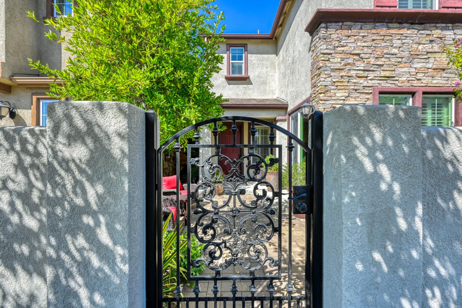 3041 Village Center Dr, Roseville, CA 95747-9012
