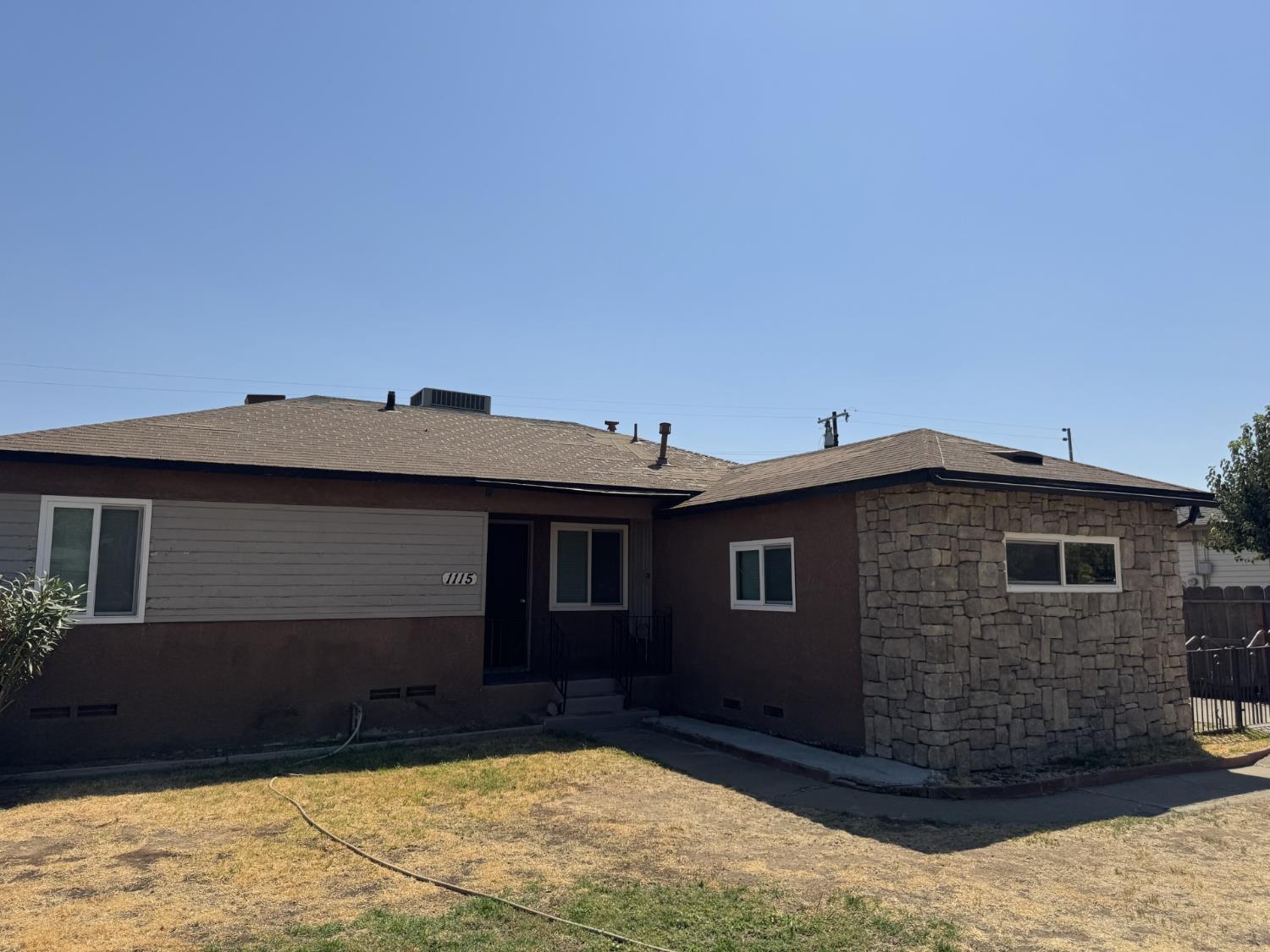 1115 Dellavalle Ave, Madera, CA 93638-2140