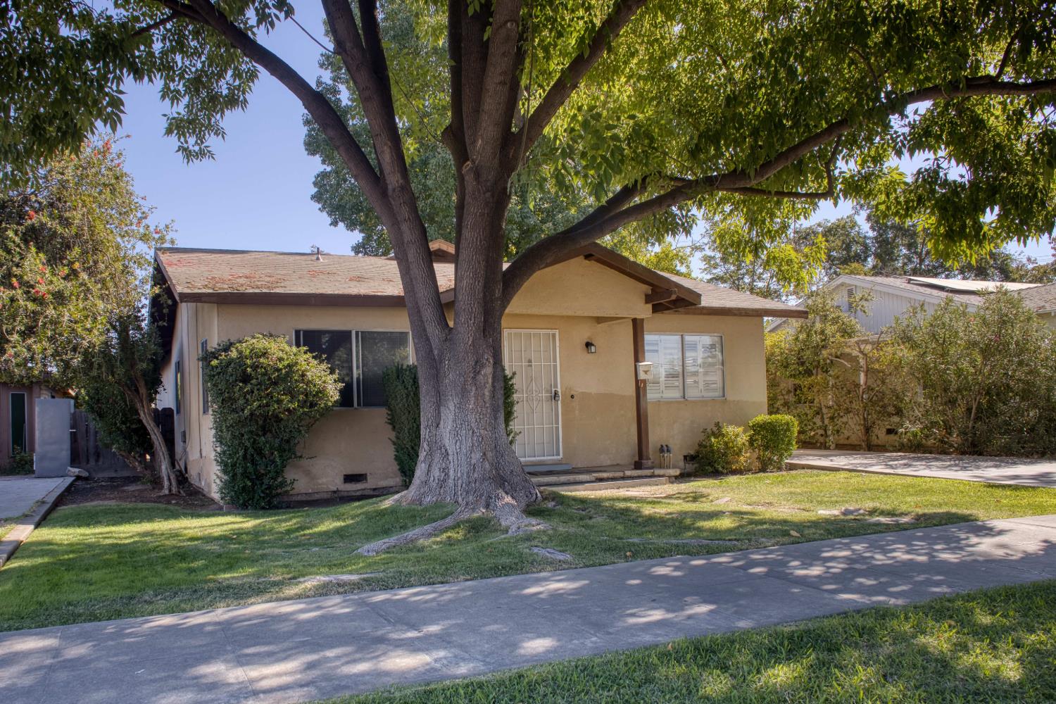 317 S K St, Madera, CA 93637-4619