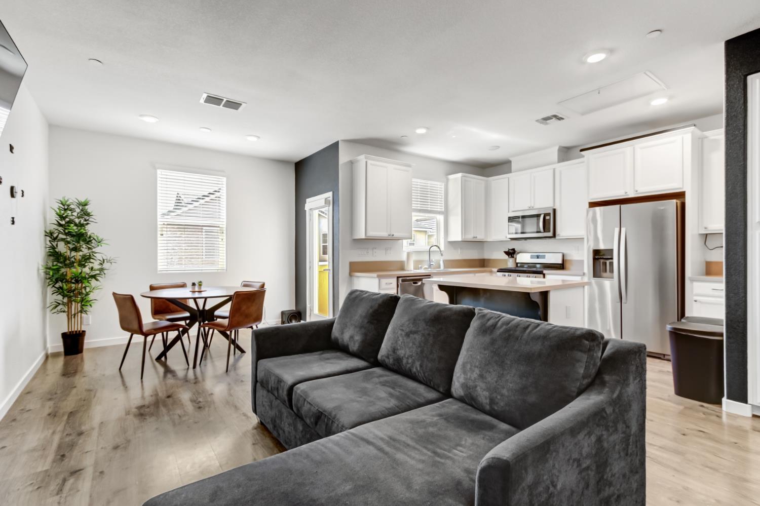 2559 Radar Ln, Sacramento, CA 95834-2043