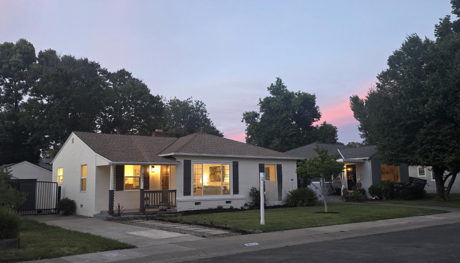 601 Dudley Way, Sacramento, CA 95818-2114