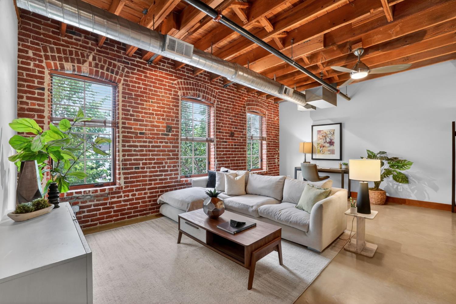 1725 14th St #206, Sacramento, CA 95811-6674